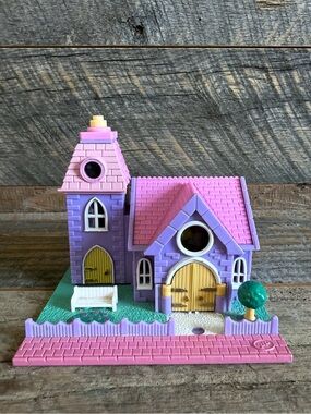 Vintage 1993 Bluebird Polly Pocket Wedding Chapel Playset w/ Figure